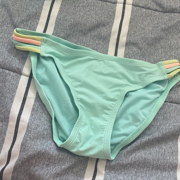 Cute Teal 2-Piece Swimsuit - Picture 7 of 9